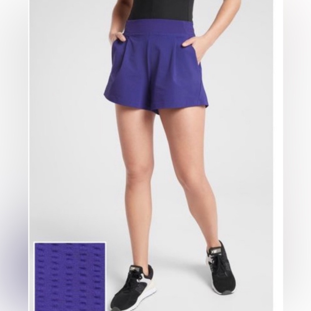 Athleta Textured Brooklyn Short size 8
Waist:14.5”
Rise:11”
Inseam:4”